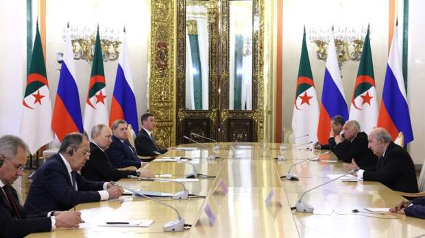 Путин обсудил с Теббуном развитие российско-алжирских отношений