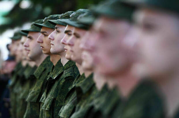Генштаб: Российские призывники стали старше и образованнее