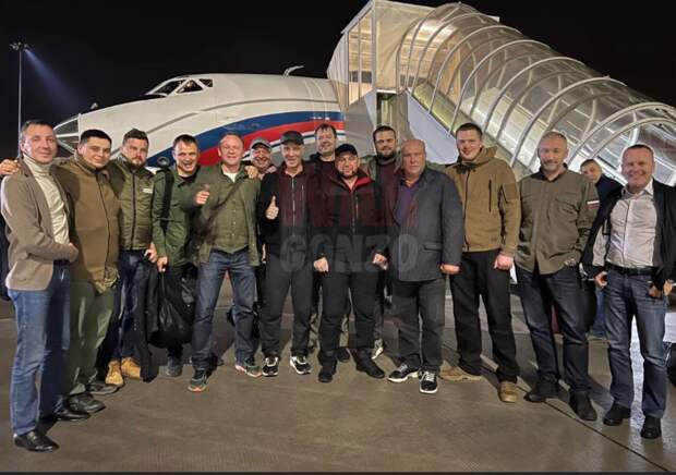 Исторический самолёт с руководителями освобождённых территорий приземлился в Москве.