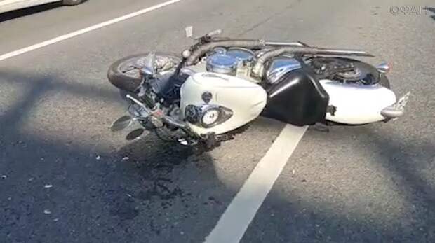 Появилось видео с места ДТП с участием мотоциклиста и Lexus в Москве