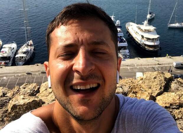 Зеленский в Турции пообещал переселенцам упрощенный визит в российский Крым Зеленский в Турции пообещал переселенцам упрощенный визит в российский Крым