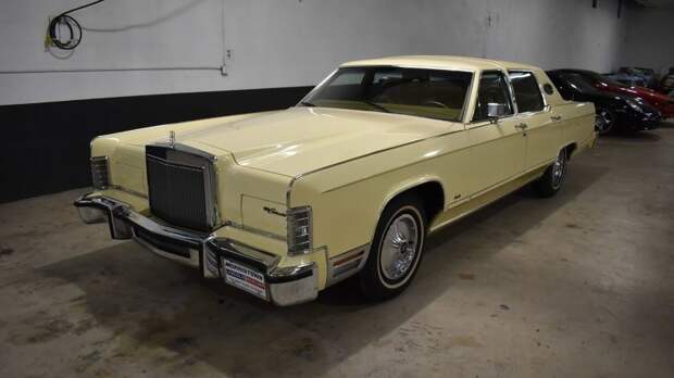 Пара Lincoln Continentals 1979 года без пробега уйдет с молотка