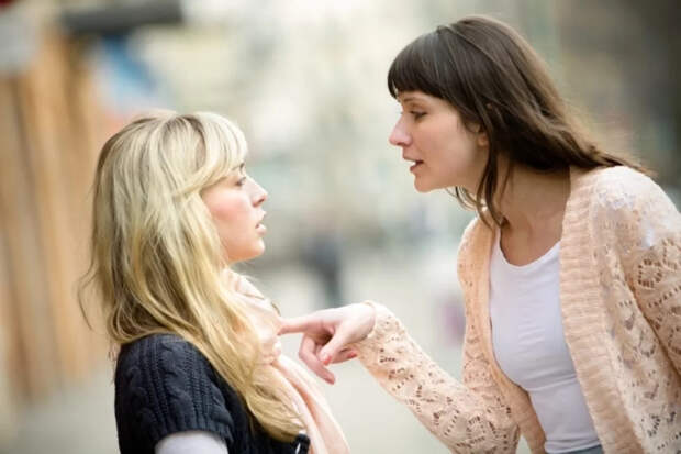 Психолог Гусева объяснила, как ставить на место бестактных собеседников