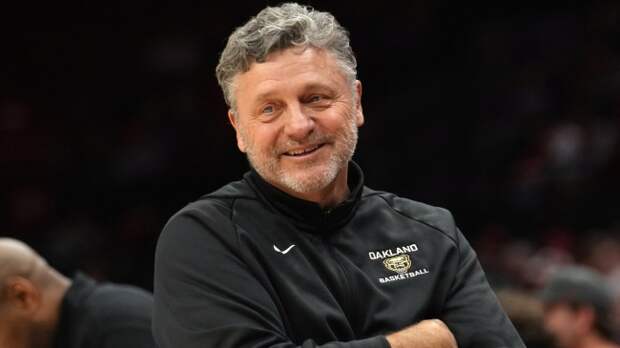 Oakland head coach Greg Kampe reacts to a play during a game against Ohio State.