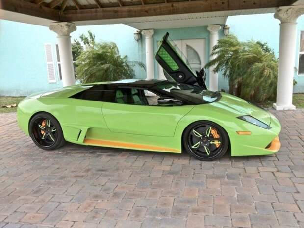 Копия Lamborghini в малейших деталях повторяет оригинал, а некоторые детали (вроде оптики) действительно взяли у Murcielago. Шины также подобраны соответствующие – шириной 305 мм сзади. Lamborghini Murcielago, lamborghini, авто, автомобили, копия, реплика, спорткар, суперкар