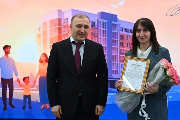 Семья из Шовгеновского района получила жилищный сертификат