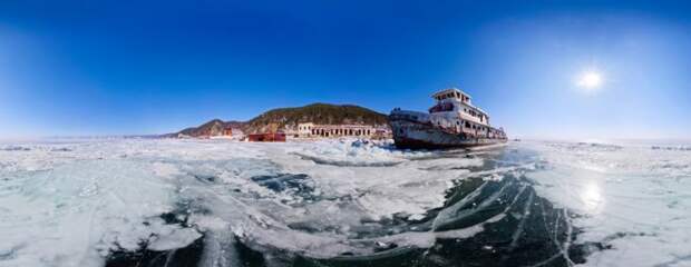 Россия. Озеро Байкал. Old rusty ship on the coast of Lake Baikal among ice. Panorama 360 degree equirectangular horizont. Фото kirzaa@mail.ru - Dep