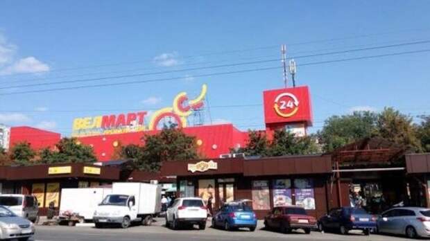 Срочно: в Киеве пьяный мужчина угрожает взорвать супермаркет