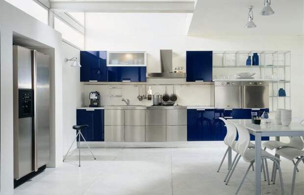 синий и хромированный цвета фасадов для кухни 