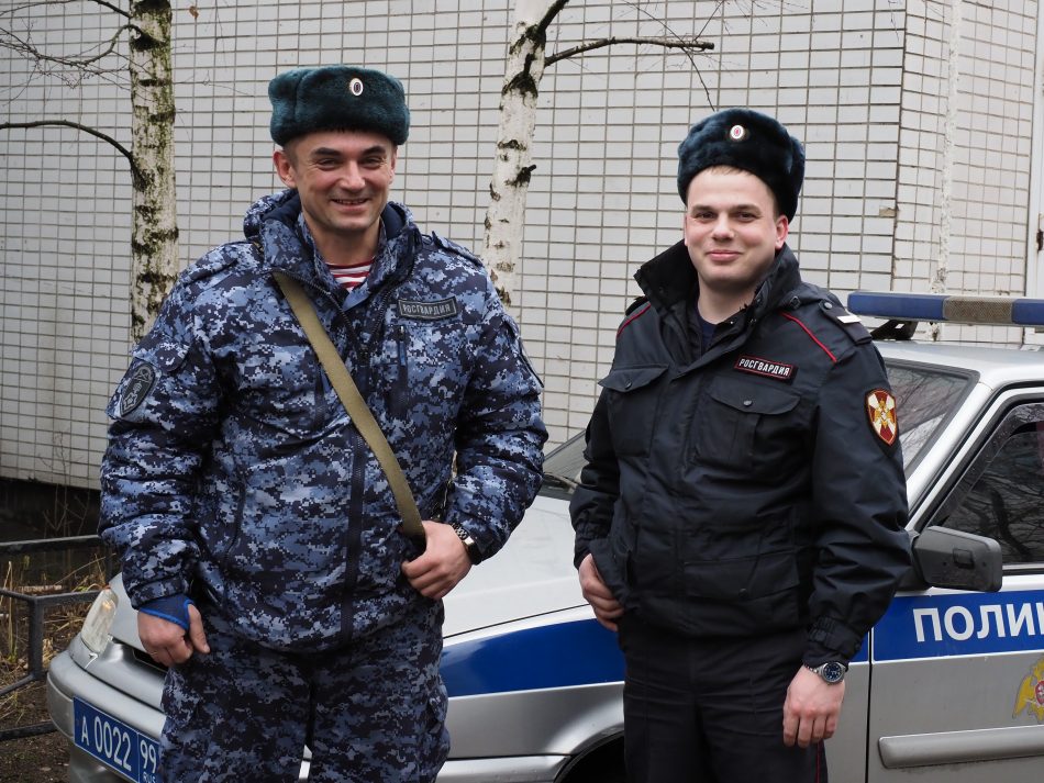 Росгвардейцы Сергей Клюев и Николай Попеску/ Ольга Чумаченко