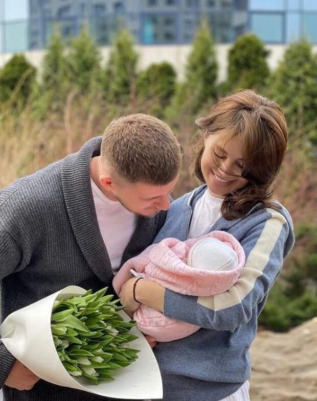 Необычно и популярно! Алекса рассекретила имя дочери