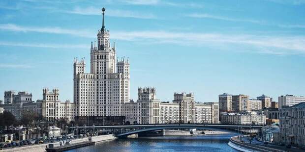 Собянин призвал москвичей соблюдать двухметровую дистанцию. Фото: mos.ru