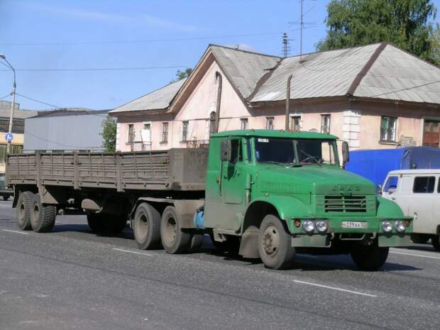 А это – пример нижегородского тюнинга. Фотка Олега Чалкова, 2005 год. авто, автотюнинг, грузовик, краз, самосвал, советская техника, тюнинг, тягач