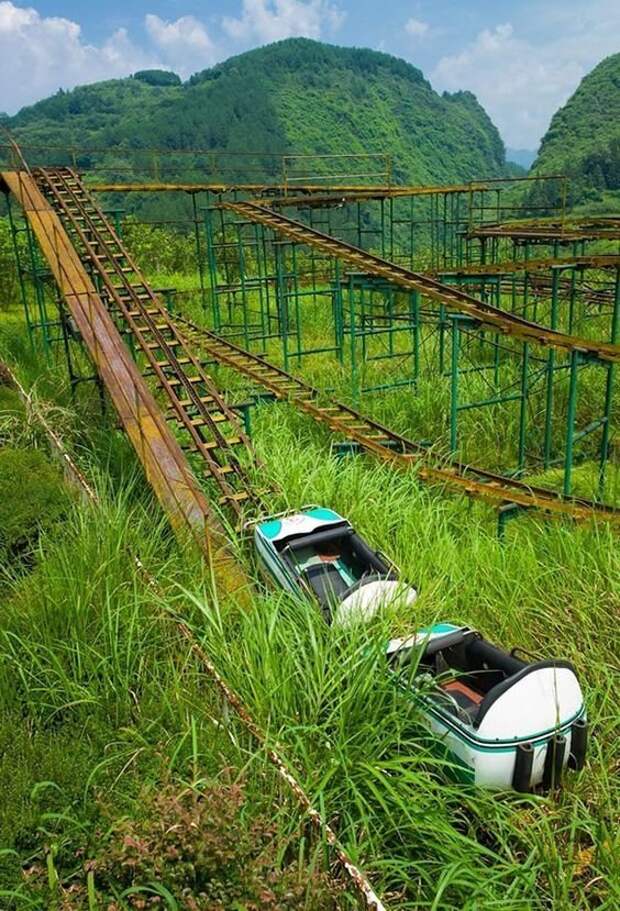 Заброшенные развлекательные парки. Развлекательный парк в провинции Хубэй (Китай) заброшенные, интересное, металл, развлекательные парки, разруха