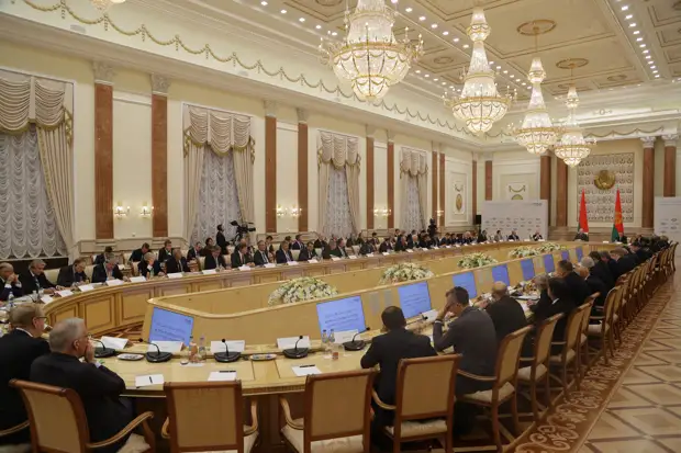 «Мы просто обязаны развивать сотрудничество»: глава МИД Белоруссии — об отношениях с Россией и влиянии санкций Запада