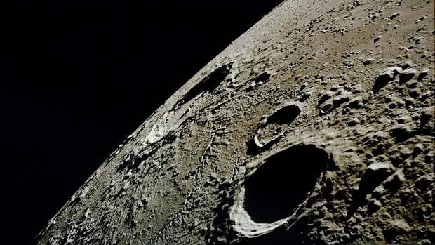Скотт Уоринг разглядел в лунном кратере древнее лицо