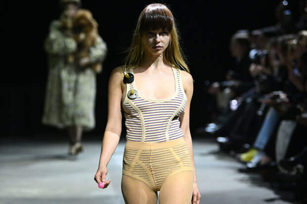 Попавшая на обложку Vogue российская модель дебютировала в показе иностранного бренда