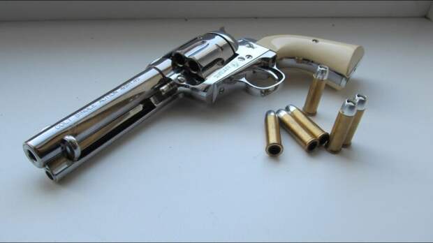 Револьвер делался для армии. |Фото: YouTube.