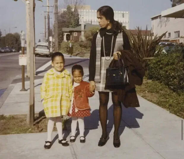 Шьямала Гопалан с дочерьми Камалой и Майей/Фото: kamalaharris/Instagram**