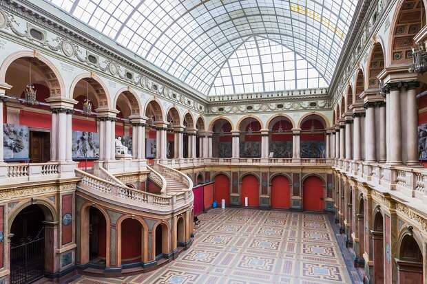 10 зданий Санкт-Петербурга, сногсшибательных ИЗНУТРИ (ФОТО)