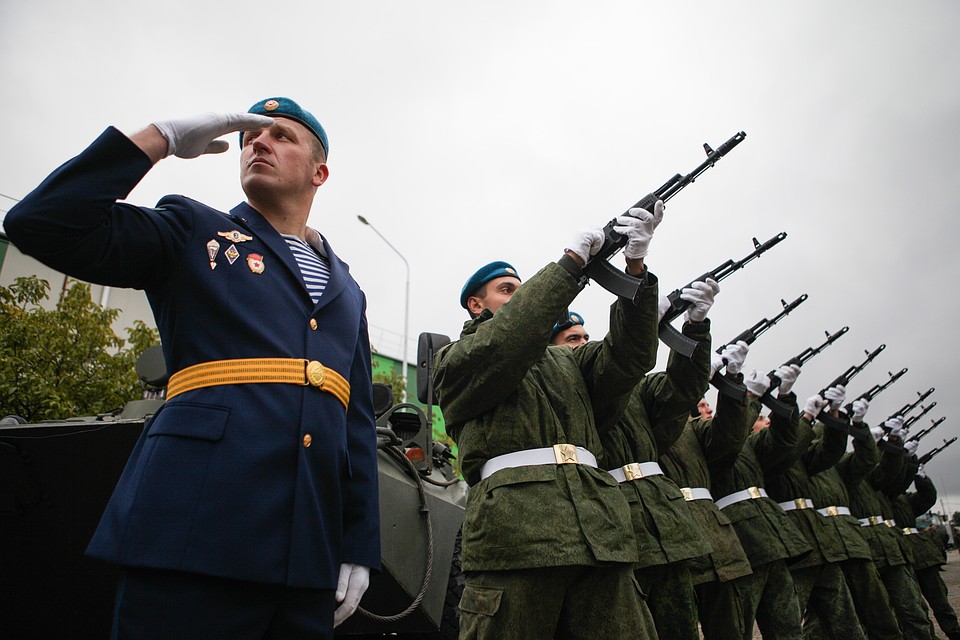 От желающих служить в армии в военкоматах сегодня отбоя нет