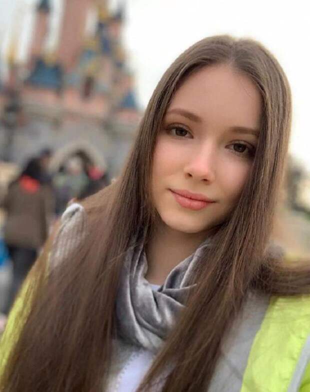 Девочка Маша из
