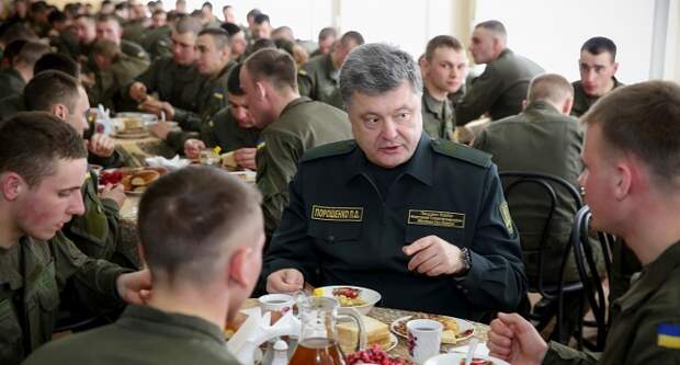 Порошенко: «Борщ из солдатского пайка вкусный, почти как у Марины»