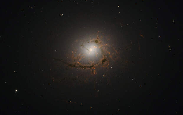 Галактика NGC 4696 в созвездии Центавр Галактика NGC 4696 в созвездии Центавр