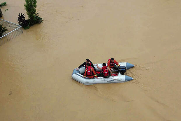 Три человека стали жертвами наводнения на юге Китая