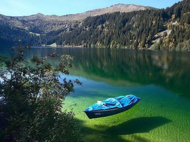Это самое чистое озеро на планете, но не вздумайте в нем купаться!
