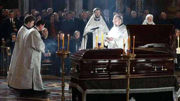 Пользователи Сети возмутились открытым гробом лидера ЛДПР Владимира Жириновского