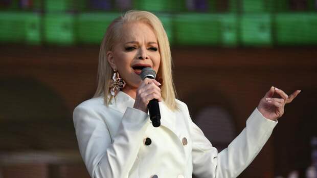 Директор Долиной: певица снова нарвалась на мошенников