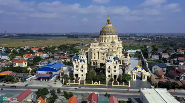 Откуда во Вьетнаме шикарный дворец в европейском стиле
