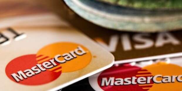 Кусочек пластика, который может стоить вам денег: почему старую банковскую карту нельзя просто выбросить