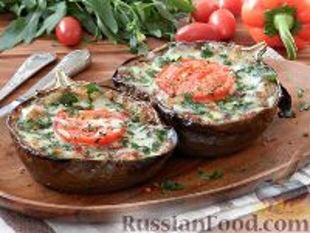 Фото к рецепту: Запечённые баклажаны с сыром и болгарским перцем