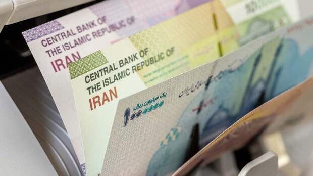 Банкноты в 10 млн риалов выпустили в обращение в Иране