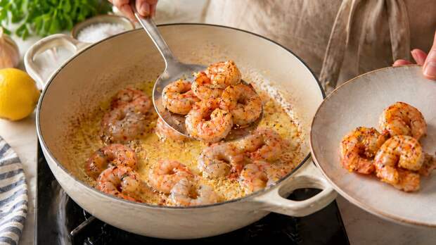 "Выглядит изысканно": прекрасное блюдо из креветок для простого ужина