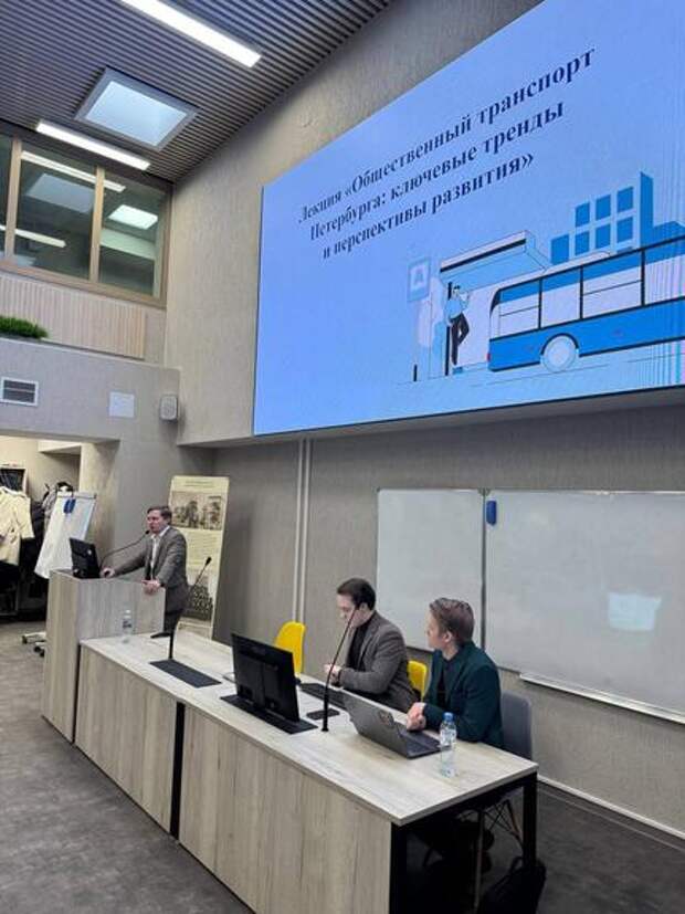 Усанов рассказал студентам о перспективах развития транспорта в Петербурге