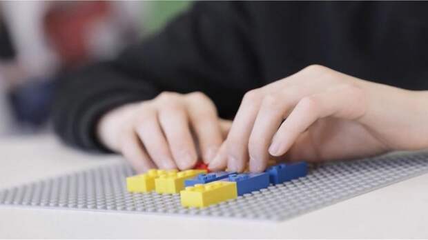 Чтобы всем было весело: LEGO выпустит специальную версию кубиков, предназначенных для слабовидящих детей