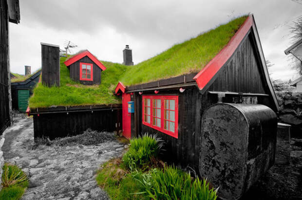 Множество таких домиков в Скандинавии являются современными постройками. /Фото: pikabu.ru