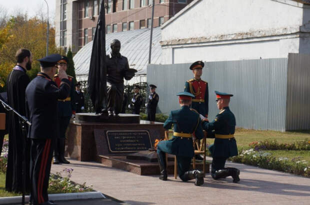 Открытие памятника сотрудникам, погибшим при исполнении служебного долга. Фото: пресс-служба УВД по ЮВАО
