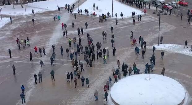 На несогласованной акции в Липецке задержали 11 человек