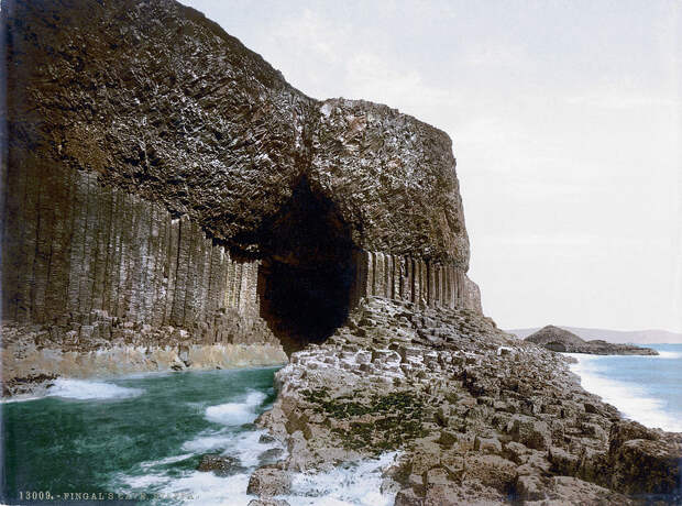 1024px-Scotland-Staffa-Fingals-Cave-1900.jpg