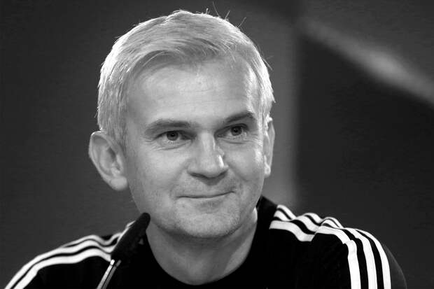 Тренер сборной Польши по футболу умер в возрасте 49 лет