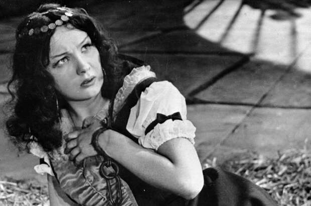 Наталья Тенякова в роли Вари Асенковой в фильме «Зеленая карета». 1967 г.