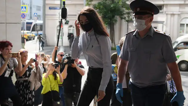 Суд присяжных и дополнительные запреты: как прошло предварительное заседание по делу старших сестёр Хачатурян