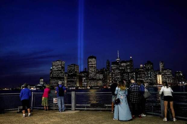 11. Tribute in Light устанавливают, чтобы отметить 16-ю годовщину терактов 11 сентября интересно, лучшие фото года, факты, фото, фотография года, цепляет