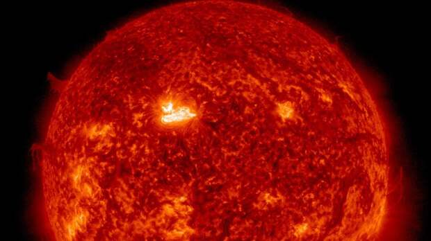 На Солнце произошла сильнейшая за две недели вспышка