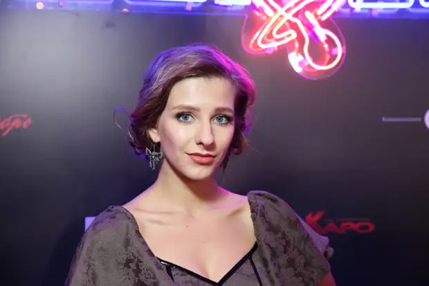 Лиза Арзамасова объяснила, почему воспитывает сына без книг