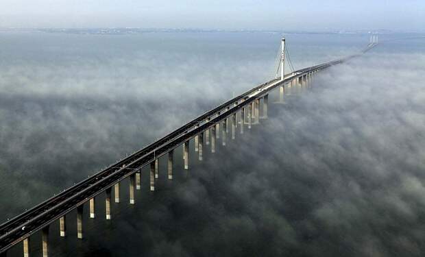 Мост через залив Ханчжоувань (Китай).